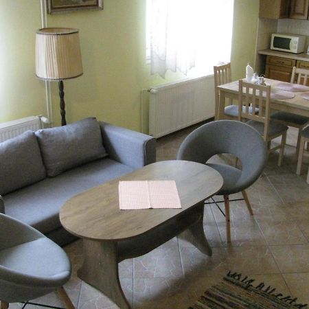 Modern Apartment In Carlsbad With Garden Karlovy Vary Dış mekan fotoğraf